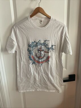 Fruit of the Loom - White Short Sleeve Tee with Blue and Red Anchor Graphic - M